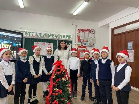 ағылшын тілі пәнінің жас маманы Оңласын Шұғыла ашық сабақ өткізді