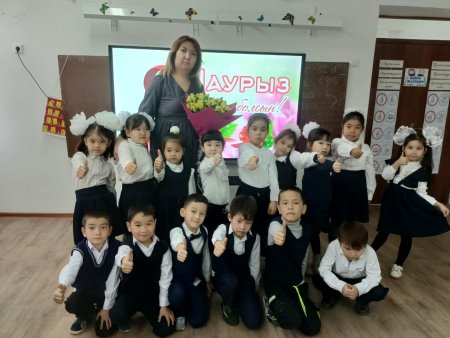 1 Д сыныбында 8 наурыз-Халықаралық әйелдер күніне орай "Сыйынар ем ана деген тәңірге!" атты тәрбие сағаты өтті.