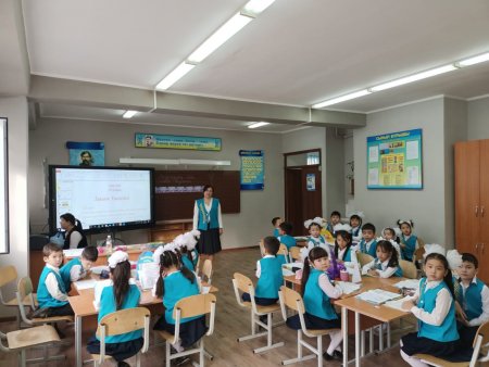 1"Б" сыныптың ата-аналары  «Ашық есік» күнінде.
