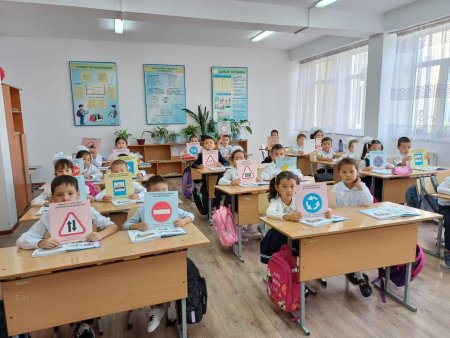 "Жол тәртібін білейік аман есен жүрейік" атты 1 "Ә"сынып оқушыларының тәрбие сағаты сағаты.