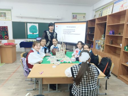 "Шебер қыздар" үйірмесі. Қағаздан жасалған себет.