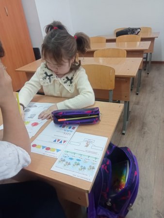 1 "Г" сыныбы Үйде оқитын оқушы Нұржан С. ата ана өтінішімен мектепке келіп сабақ өтті